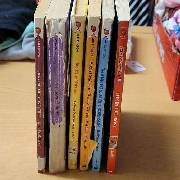 6 scholastic paperback books. - Picture 8 of 8